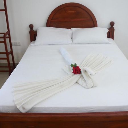 Hotel White Baby à Hikkaduwa Extérieur photo