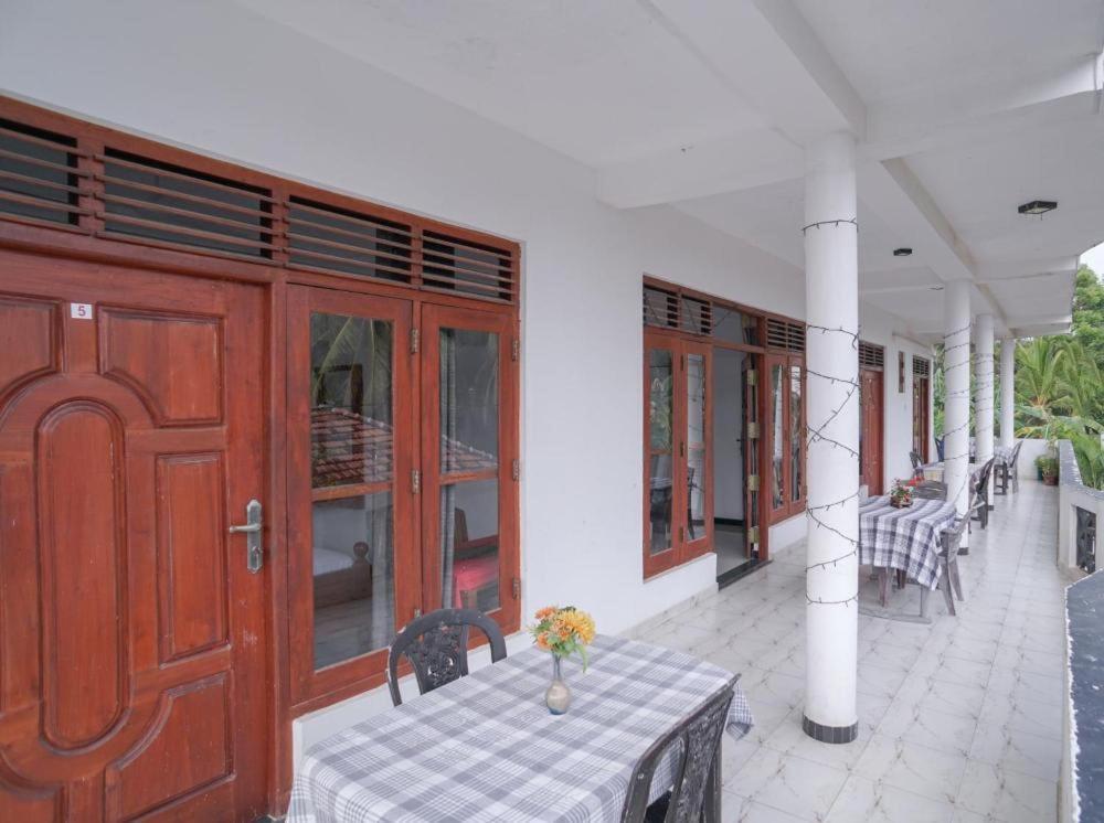 Hotel White Baby à Hikkaduwa Extérieur photo